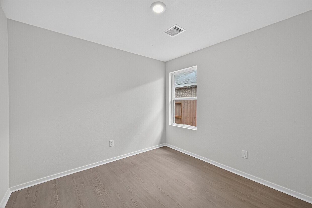 Foto principal - 6818 Eastern Cottonwood Ln