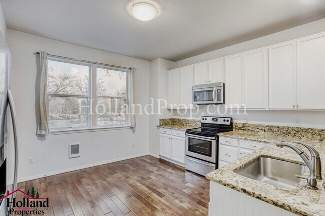 Foto del edificio - Charming 3-level townhome ideally located in the heart of Beaverton!