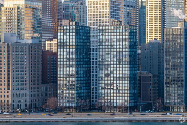Alternar - 860-880 N Lake Shore Dr