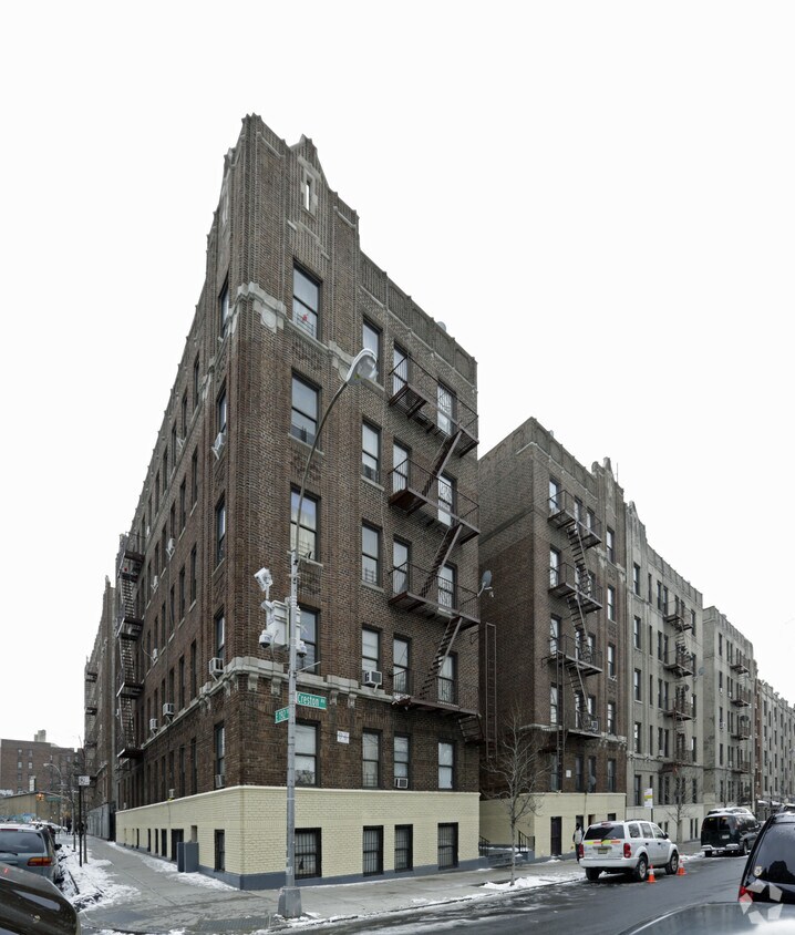 Primary Photo - 2564 Creston Ave