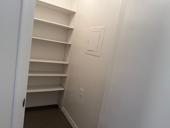 Building Photo - Spacious & Stylish 1-Bedroom Condo in the ...