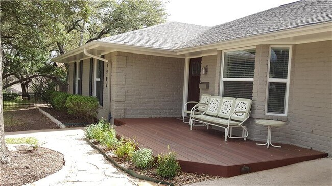 Building Photo - 3905 Edgerock Dr