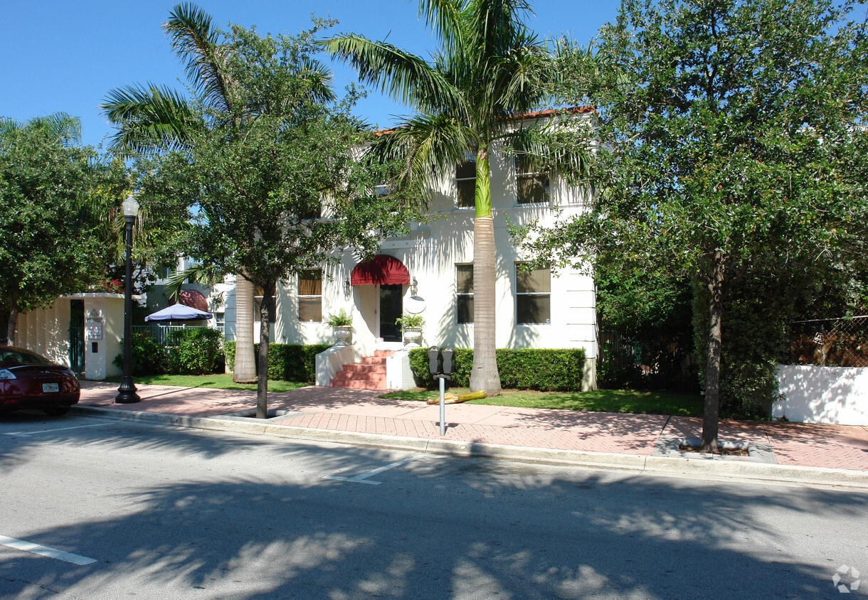 Primary Photo - 350 Washington Ave