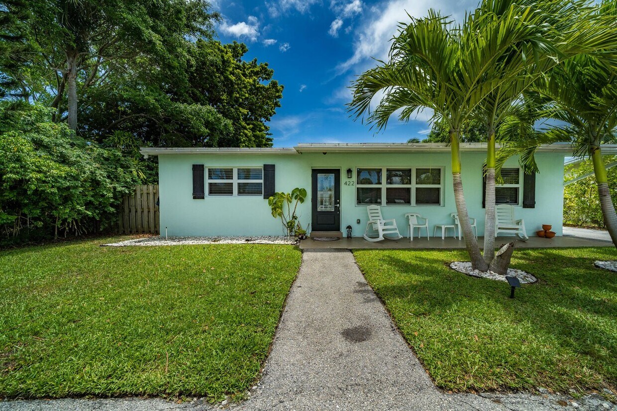 Primary Photo - 422 W Ocean Ave