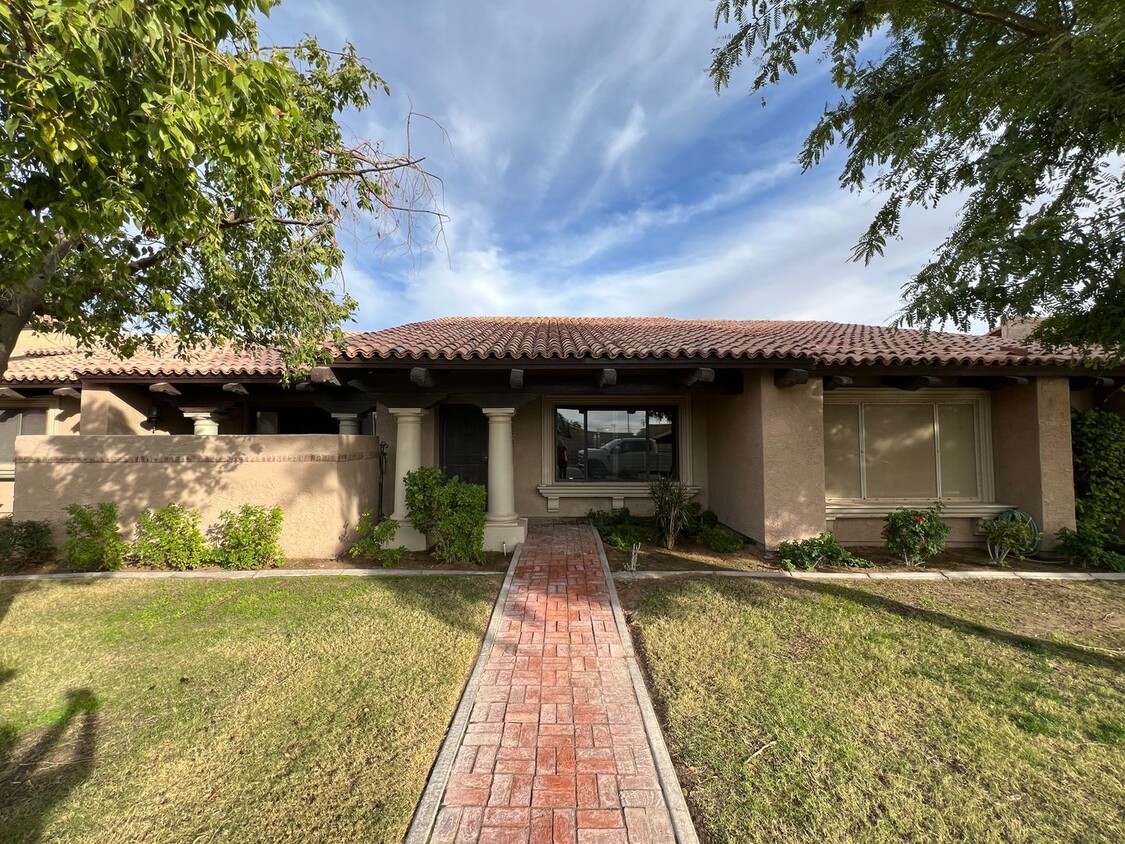 Primary Photo - FURNISHED 3 BEDROOM HOME IN TOWN WITH POOL...