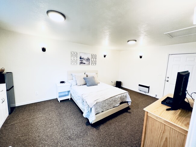 Foto del edificio - 741 Elm Dr