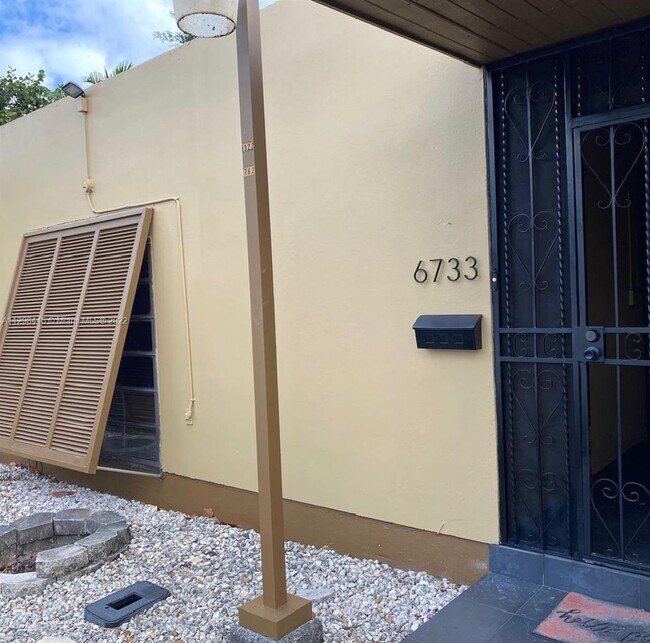 6733 Kingsmoor Way, Miami Lakes, FL 33014 Townhouse for Rent in Miami