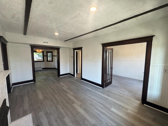 Building Photo - 504 N Roosevelt Ave