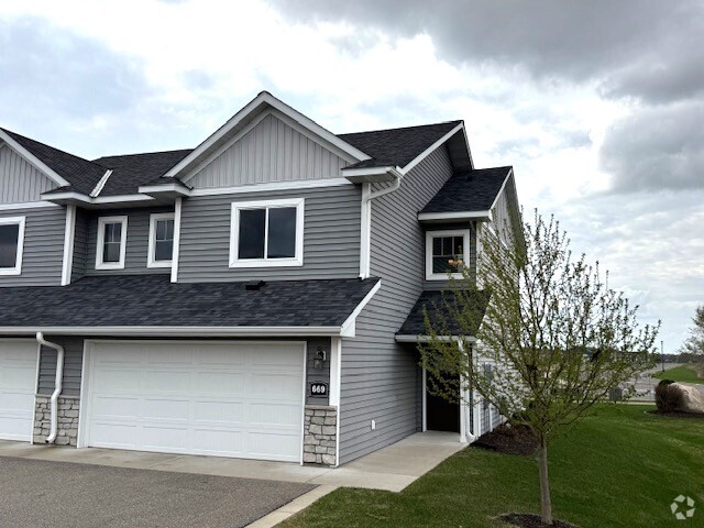 Building Photo - 669 Roberts Rd
