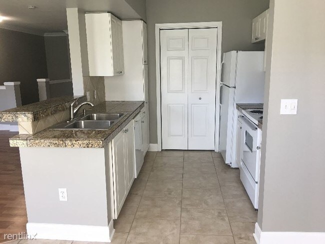 Foto del edificio - 11628 Tomahawk Creek Pkwy