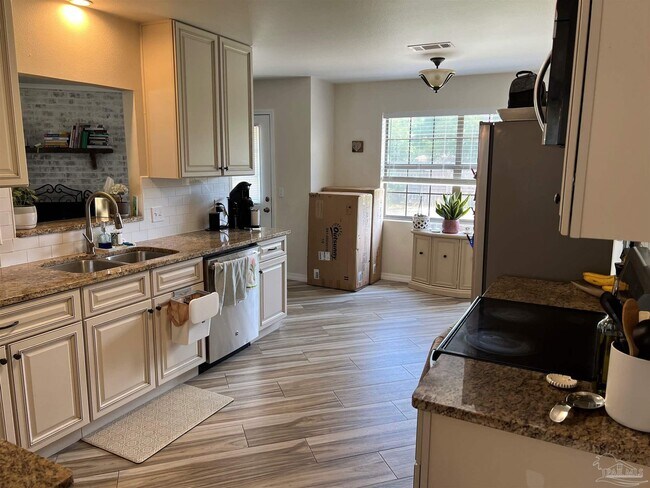 Building Photo - 4207 Cherry Laurel Dr