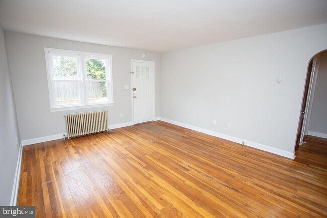 Building Photo - 56 Linwood Ave