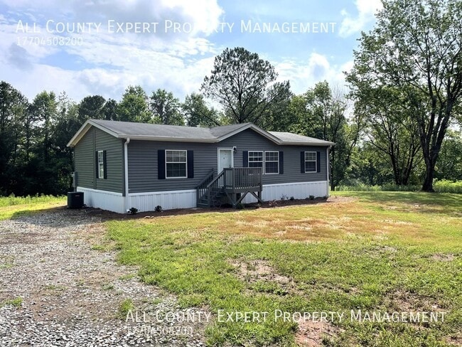 Building Photo - 3 bedroom home close to downtown Ball Ground