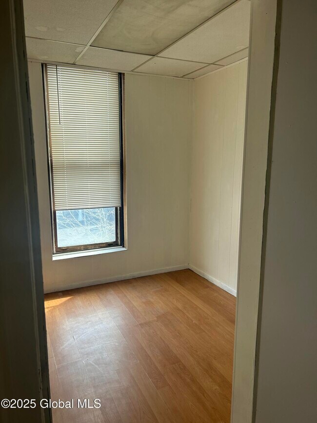 Foto del edificio - 300 Ontario St