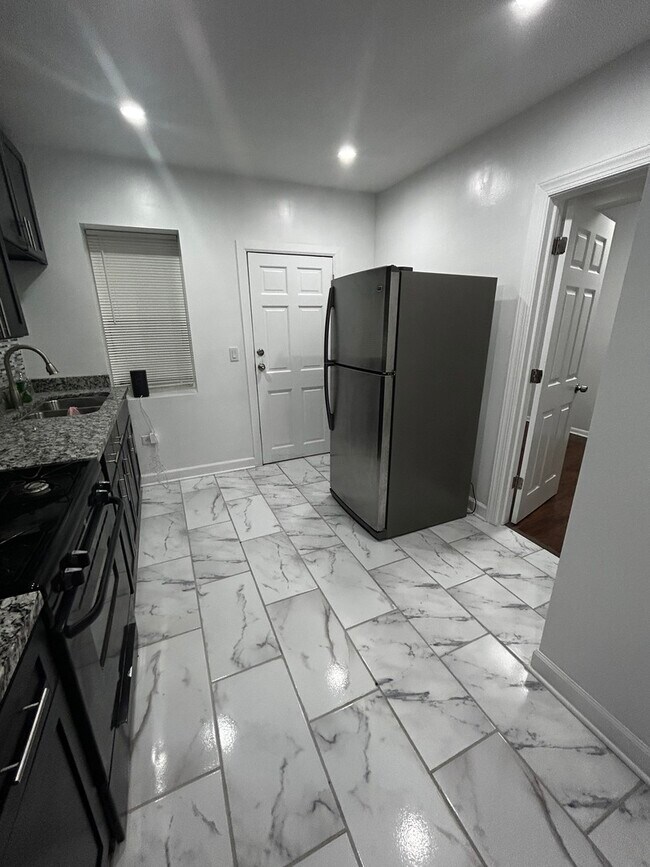 Building Photo - 7438 S Drexel Ave