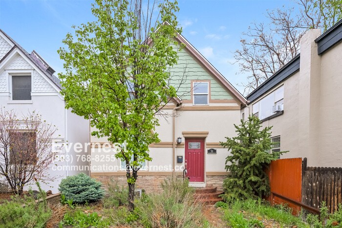 Foto principal - Well-Appointed 3-Bedroom Home in Prime Loc...