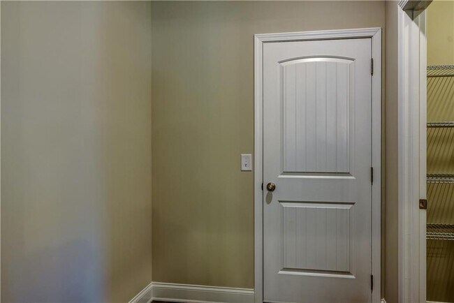 Building Photo - 2091 Harvester Ln