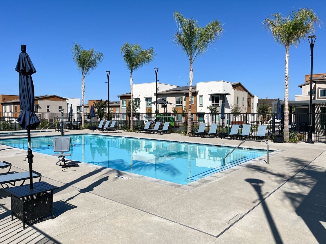 Foto principal - Stunning New Build, Never Lived in Condo i...