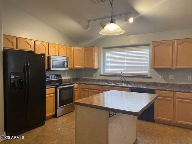 Foto del edificio - 533 E Angeline Ave