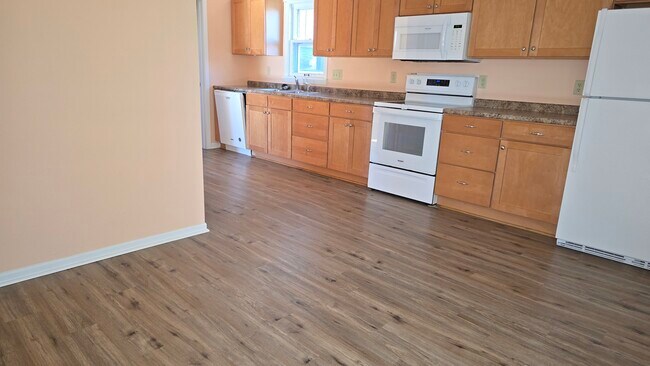 Cocina / Comedor - 616 East St S