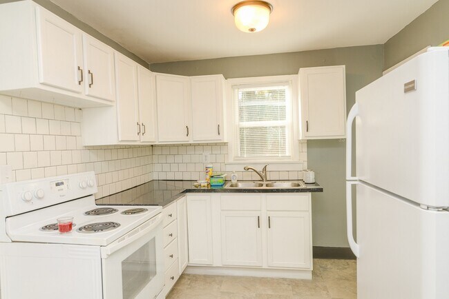 Building Photo - 7125 St Martins Blvd
