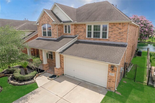 Foto del edificio - 18015 Darling Point Ct