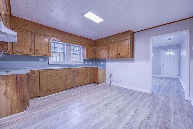 Building Photo - 257 N Pine, Trumann--Move In Ready! Price ...