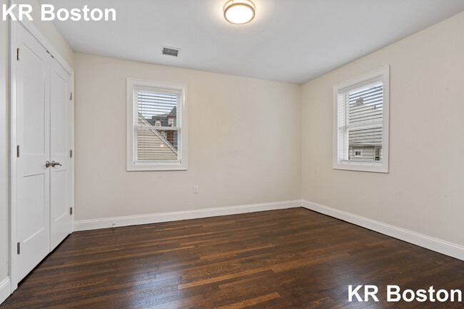 Building Photo - 47 Winship St