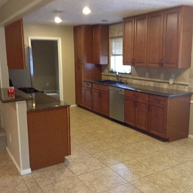 Building Photo - 6610 Cypress Point Dr