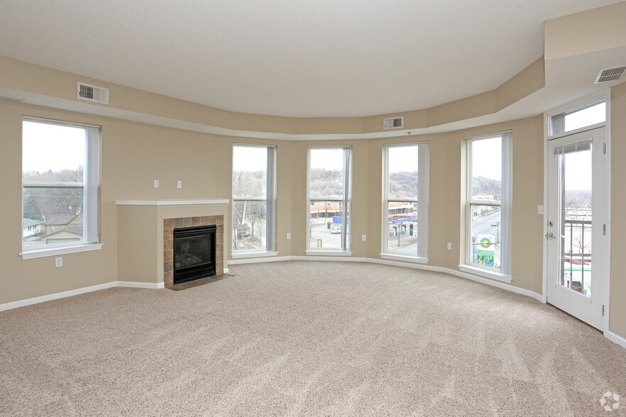 The Communities of River Crossing