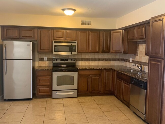 Building Photo - Great 3 bedroom 2 bath home