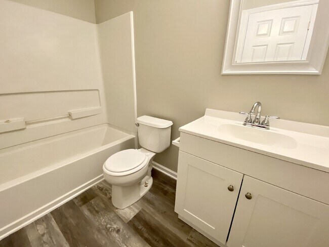 Building Photo - Fully Renovated, Three Bedroom, Bluffton P...