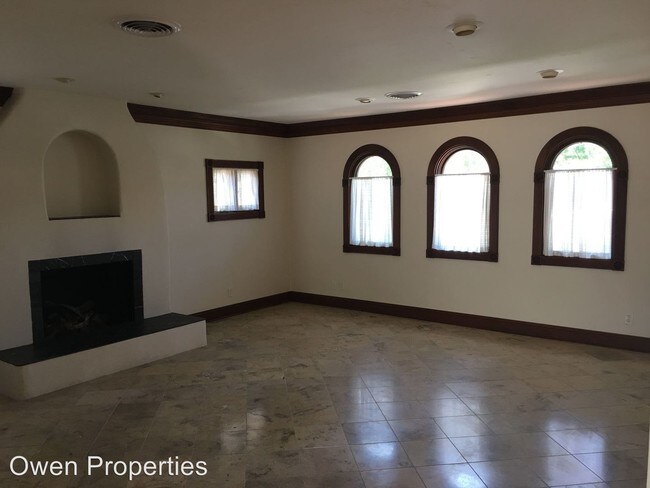 Building Photo - 1217 8th St