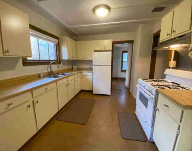 Kitchen - 2593 Norwood St