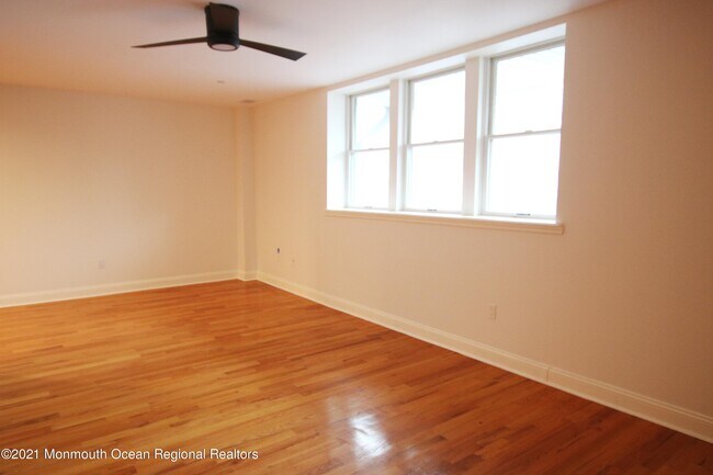 Building Photo - 1003 Bond St