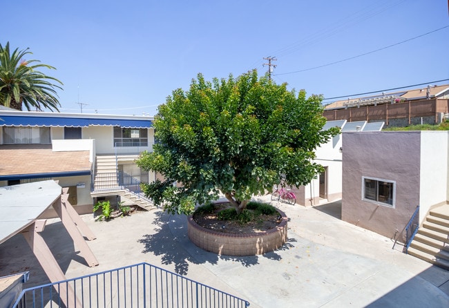 Building Photo - 1731 W Malvern Ave