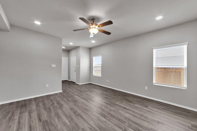 Foto del edificio - MOVE IN SPECIAL!! CALL FOR MORE DETAILS