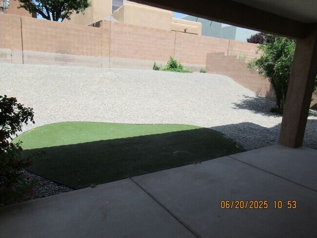 Foto del edificio - Massive 5Bed, 4Bath, 2Story Home Located i...