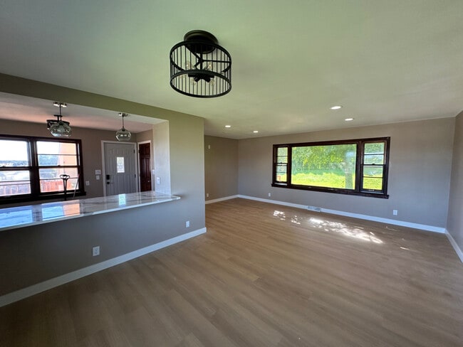 Building Photo - 21795 Longview Dr
