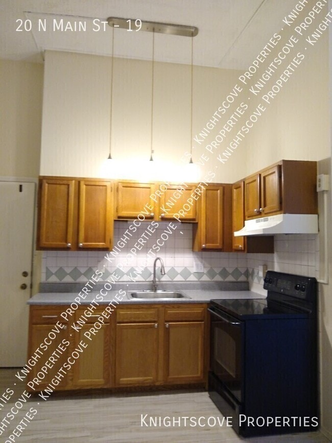 Building Photo - 20 N Main St