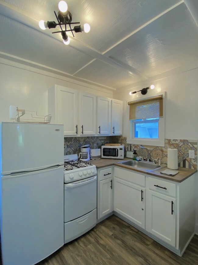 Building Photo - 784 Berkley Ln