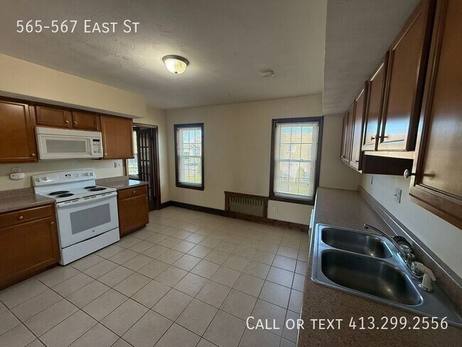 Foto del edificio - 565-567-567 East St