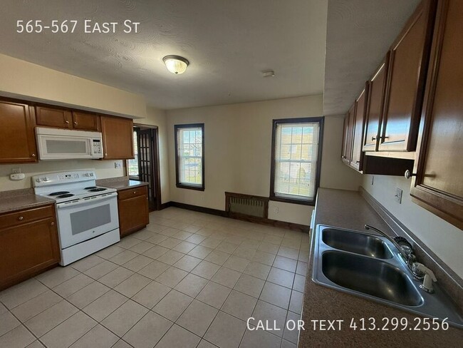 Photo - 565-567 East St- House