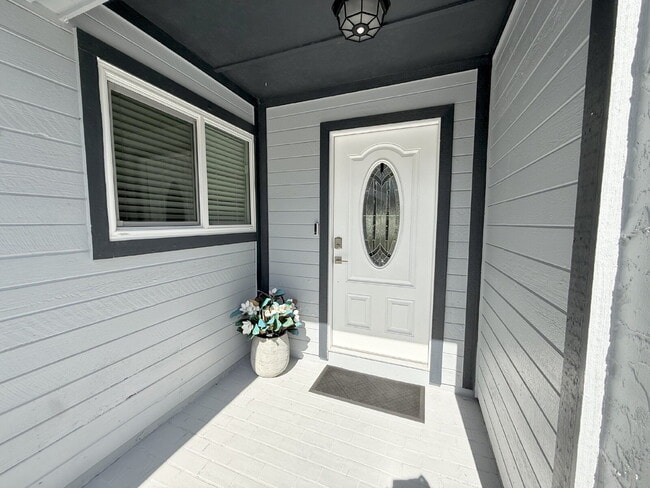 Photo - "Charming 3-Bed, 2-Bath Updated Carrollwoo... Apartment