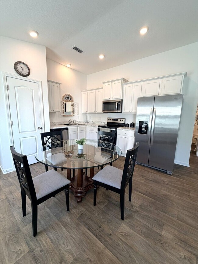 Building Photo - Well Maintained 3BR/2BA Cross Creek Home