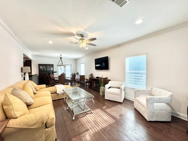 Building Photo - 104 Golf Villa Dr