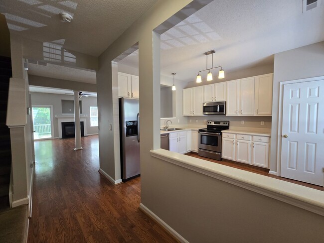 Foto del edificio - Charming Townhome in Established South Dur...