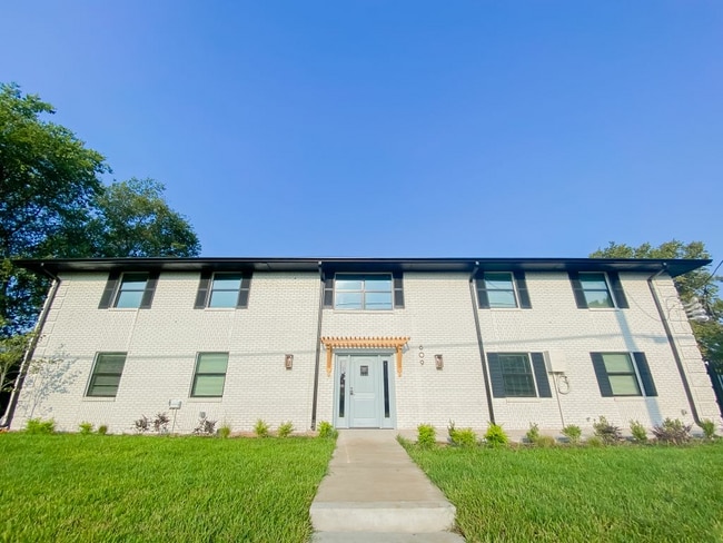 Building Photo - Inez at Bishop Ridge