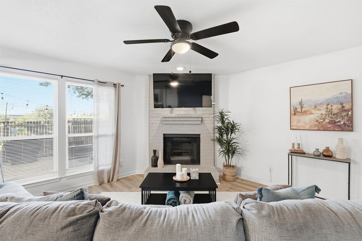 Foto principal - 2162 E Arkansas Ln