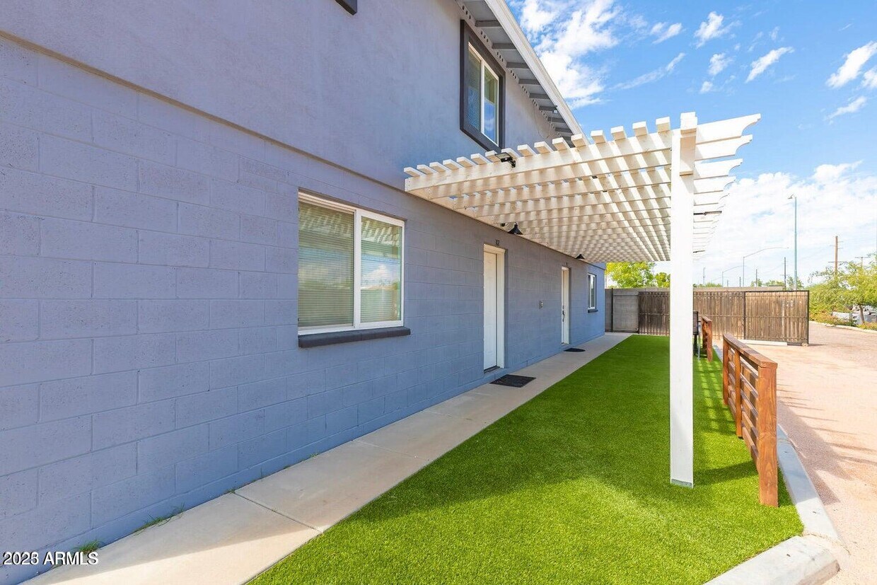 Foto principal - 1161 E 5th Ave